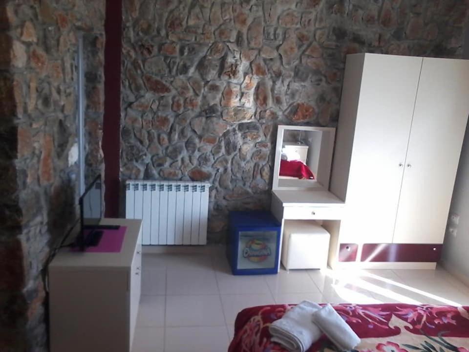 Hotel Villa Stone Dream Bar Restaurant Udenisht المظهر الخارجي الصورة